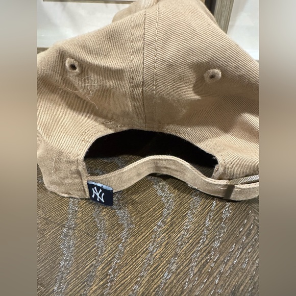 47 Brand New York Yankees Khaki Clean Up Strapback. - Picture 4 of 4